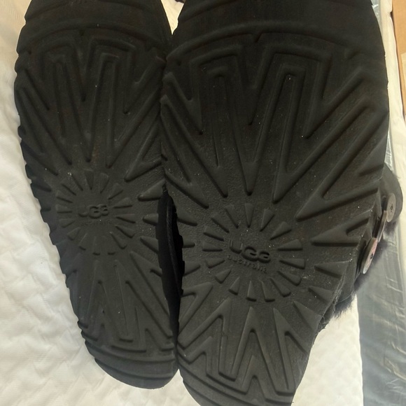 “SIZE 7” UGG Women's Bailey Button Triplet II Boot - Picture 4 of 5